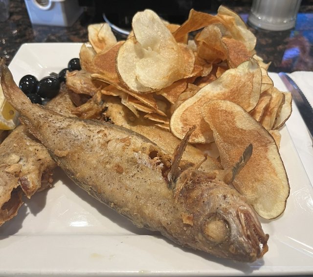Fried whole fish with house chips at Churrasqueira Ribatejo