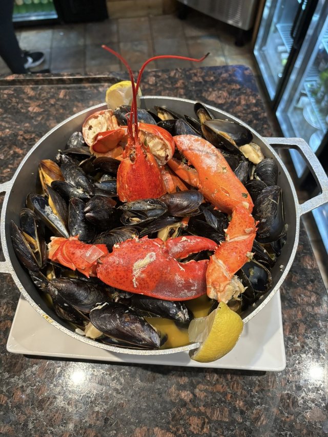 Mariscada à Churrasqueira at Churrasqueira Ribatejo