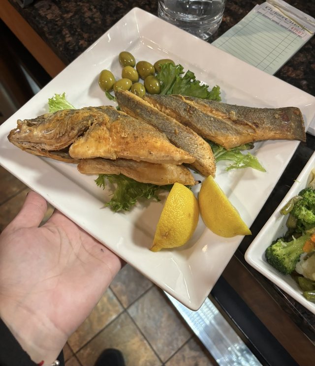 Pan-fried fish with lemon at Churrasqueira Ribatejo